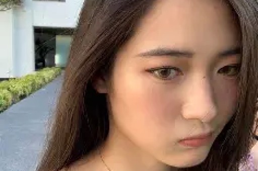 陪玩陪睡算啥？继人体盛宴、舔手指后艺人再曝阴暗面 秦岚被牵